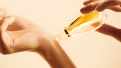 Roller-Pearl-Huile-Divine-Dior-Parfum-Fragrance-Beauty-Luxury